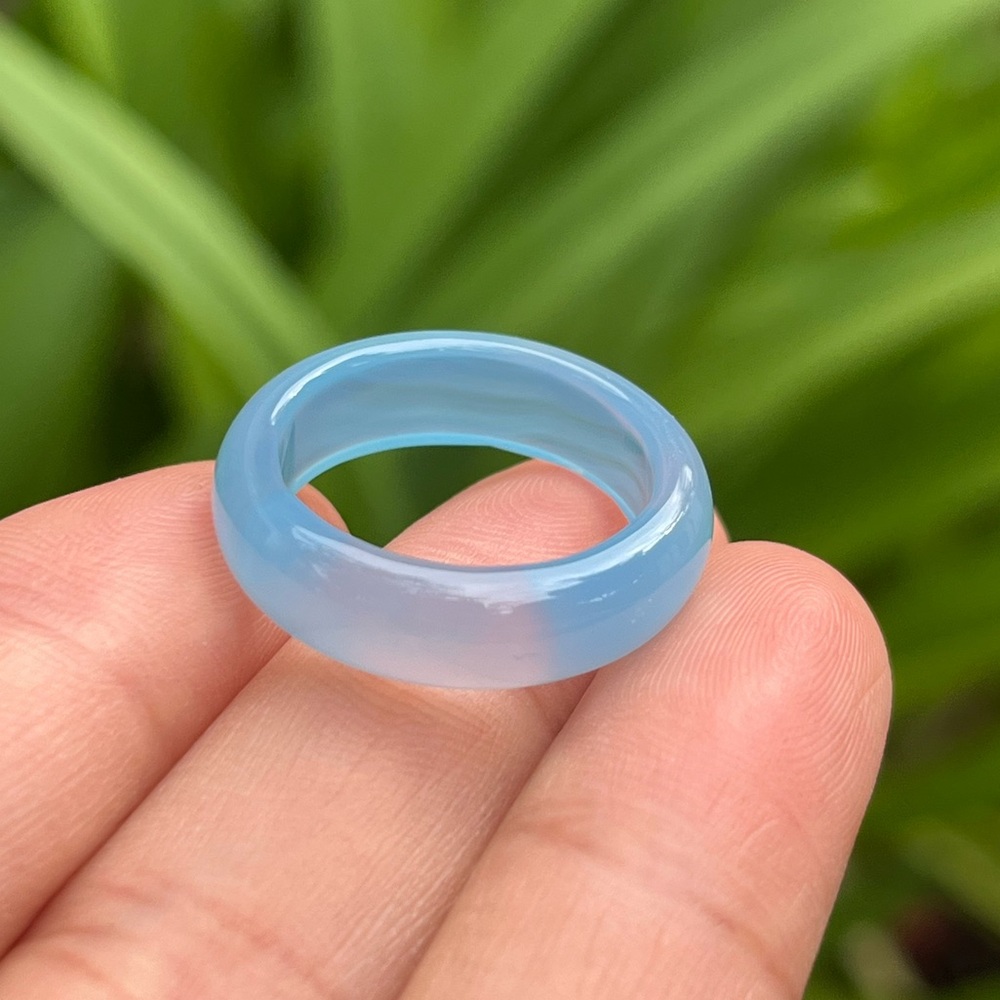 Size 7.5 blue chalcedony band ring 0088